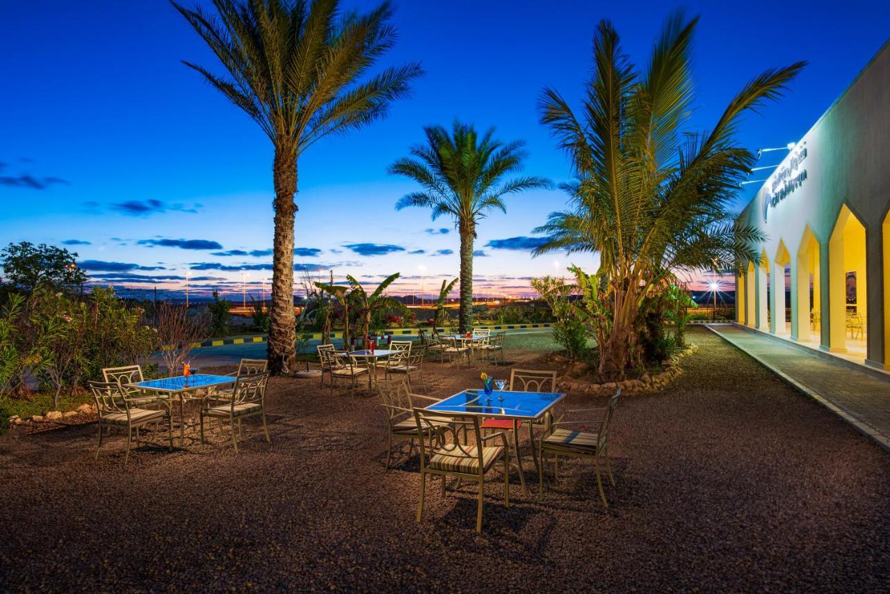 City Hotel דוקם מראה חיצוני תמונה