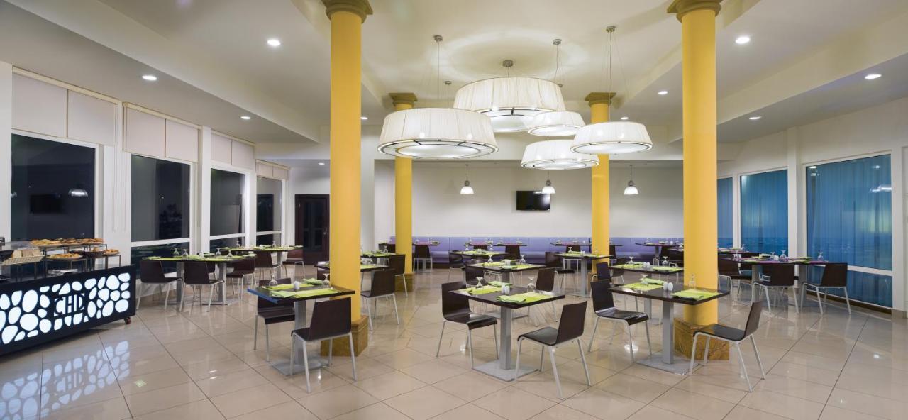 City Hotel דוקם מראה חיצוני תמונה