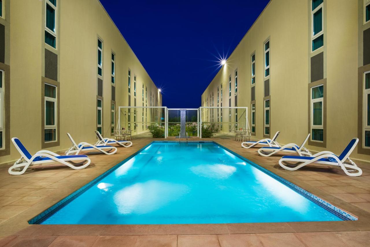 City Hotel דוקם מראה חיצוני תמונה