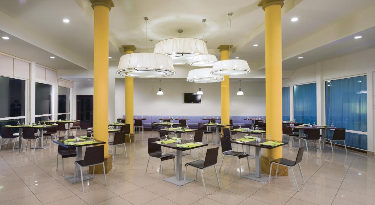 City Hotel דוקם מראה חיצוני תמונה