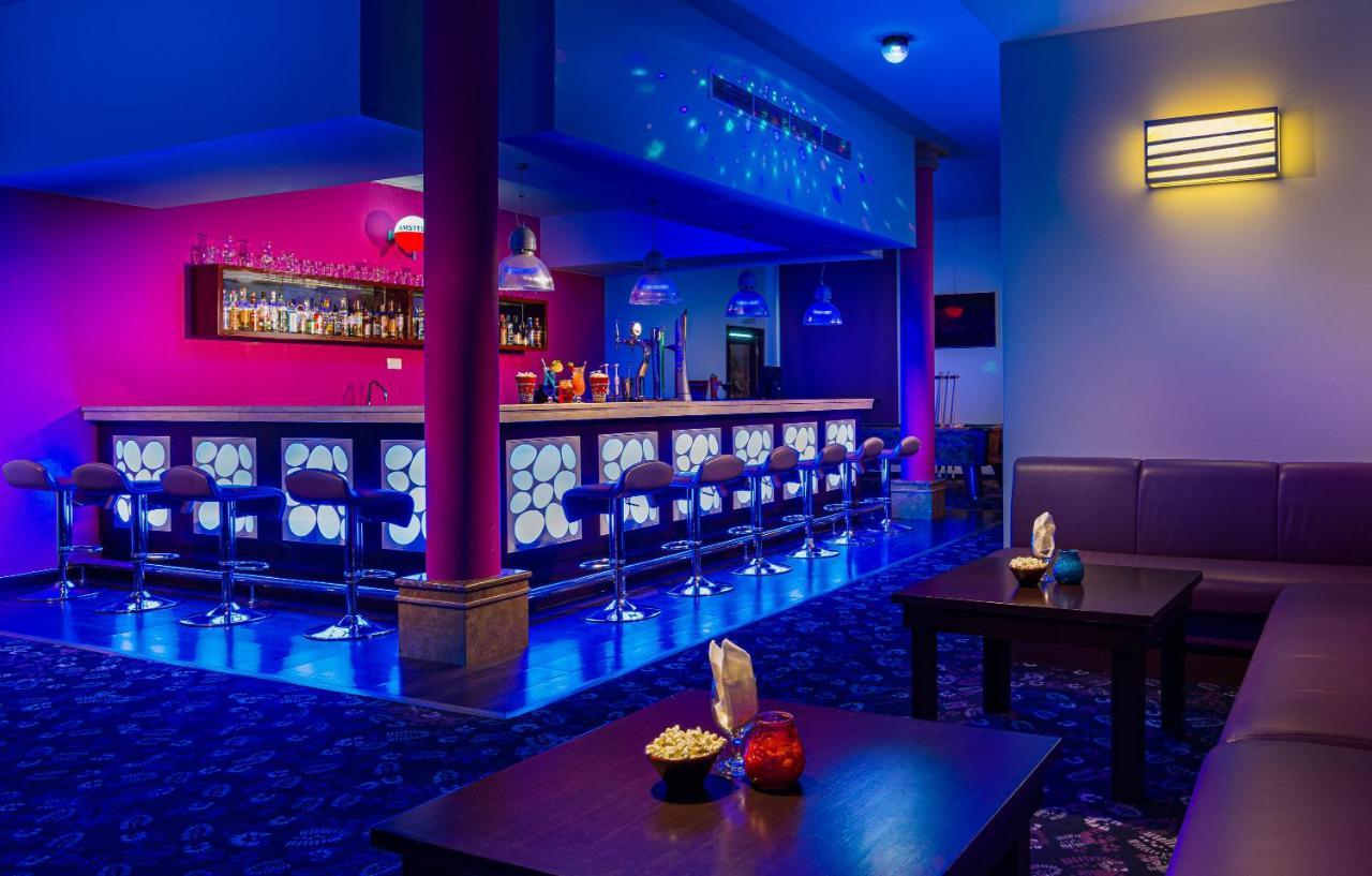 City Hotel דוקם מראה חיצוני תמונה