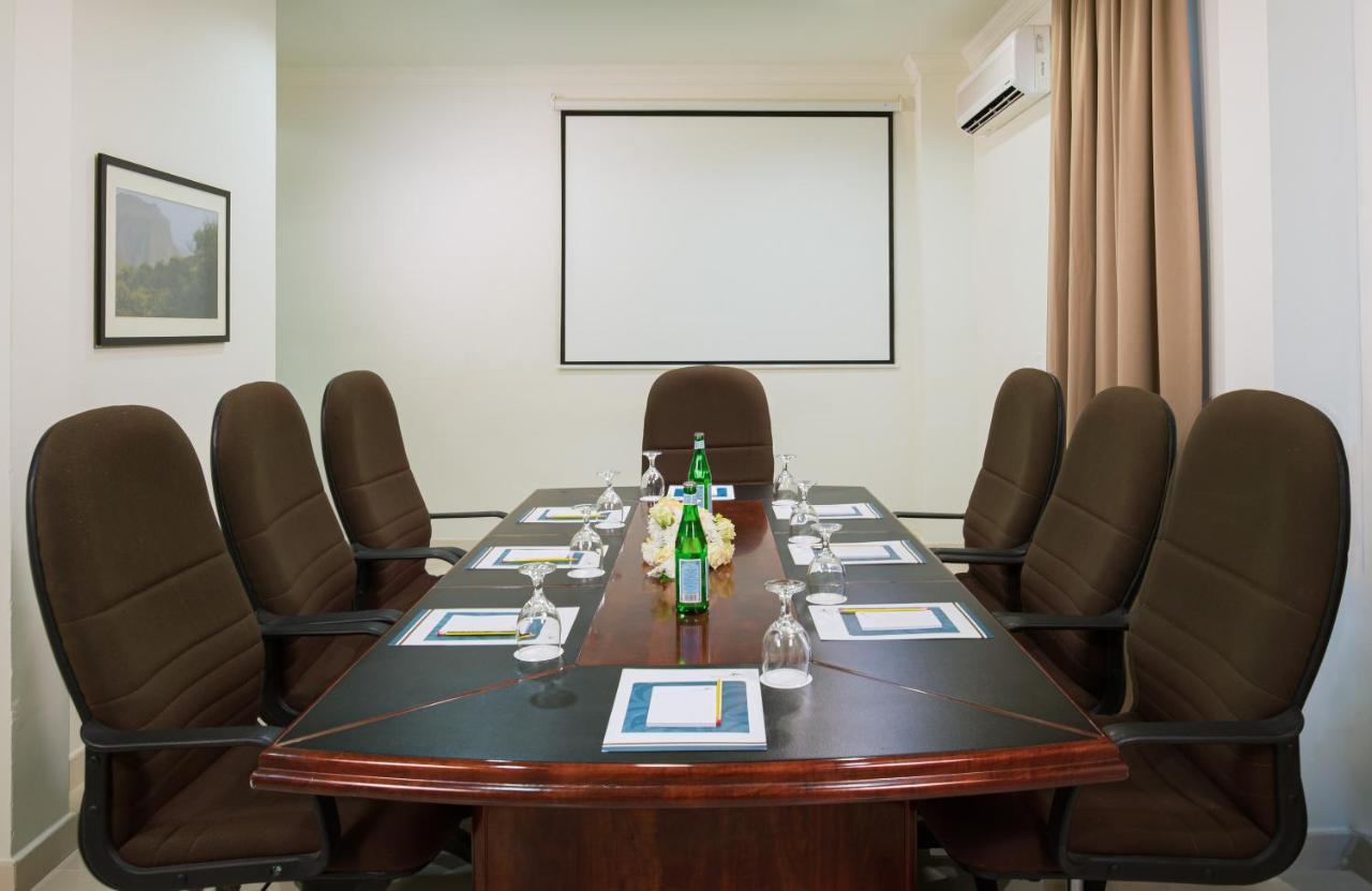 City Hotel דוקם מראה חיצוני תמונה