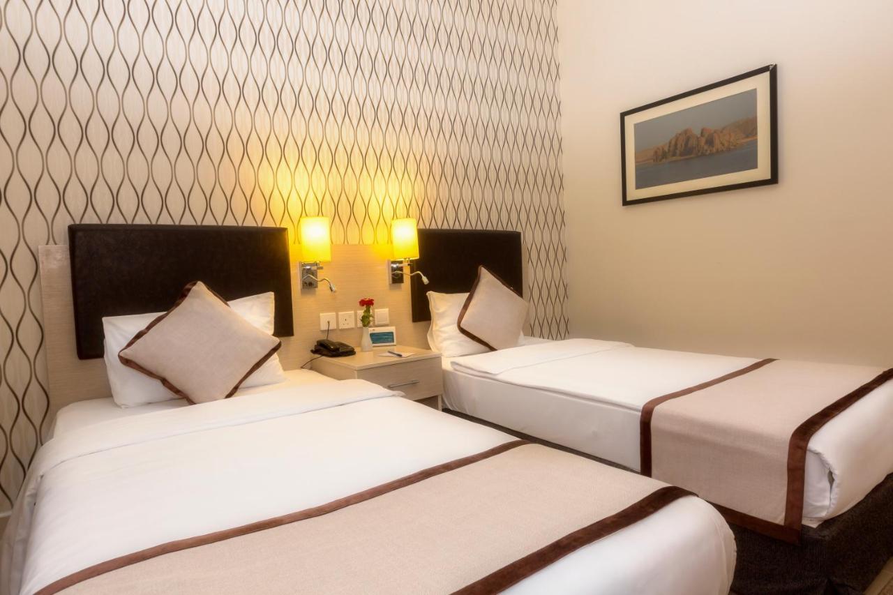 City Hotel דוקם מראה חיצוני תמונה