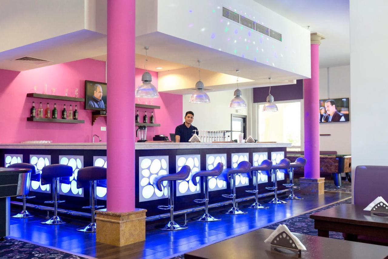 City Hotel דוקם מראה חיצוני תמונה