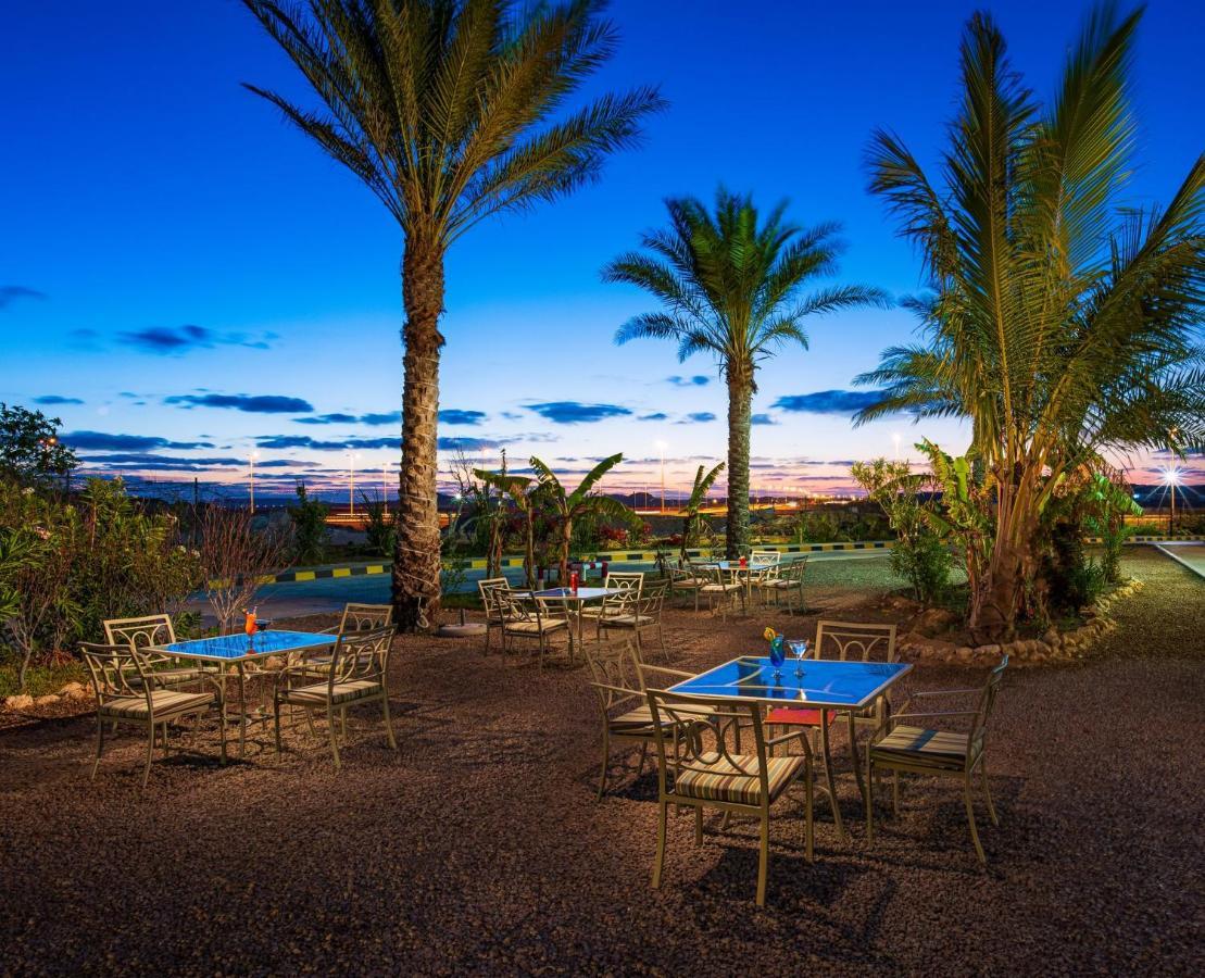 City Hotel דוקם מראה חיצוני תמונה