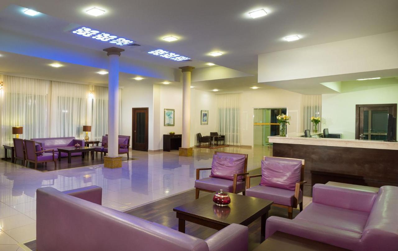 City Hotel דוקם מראה חיצוני תמונה