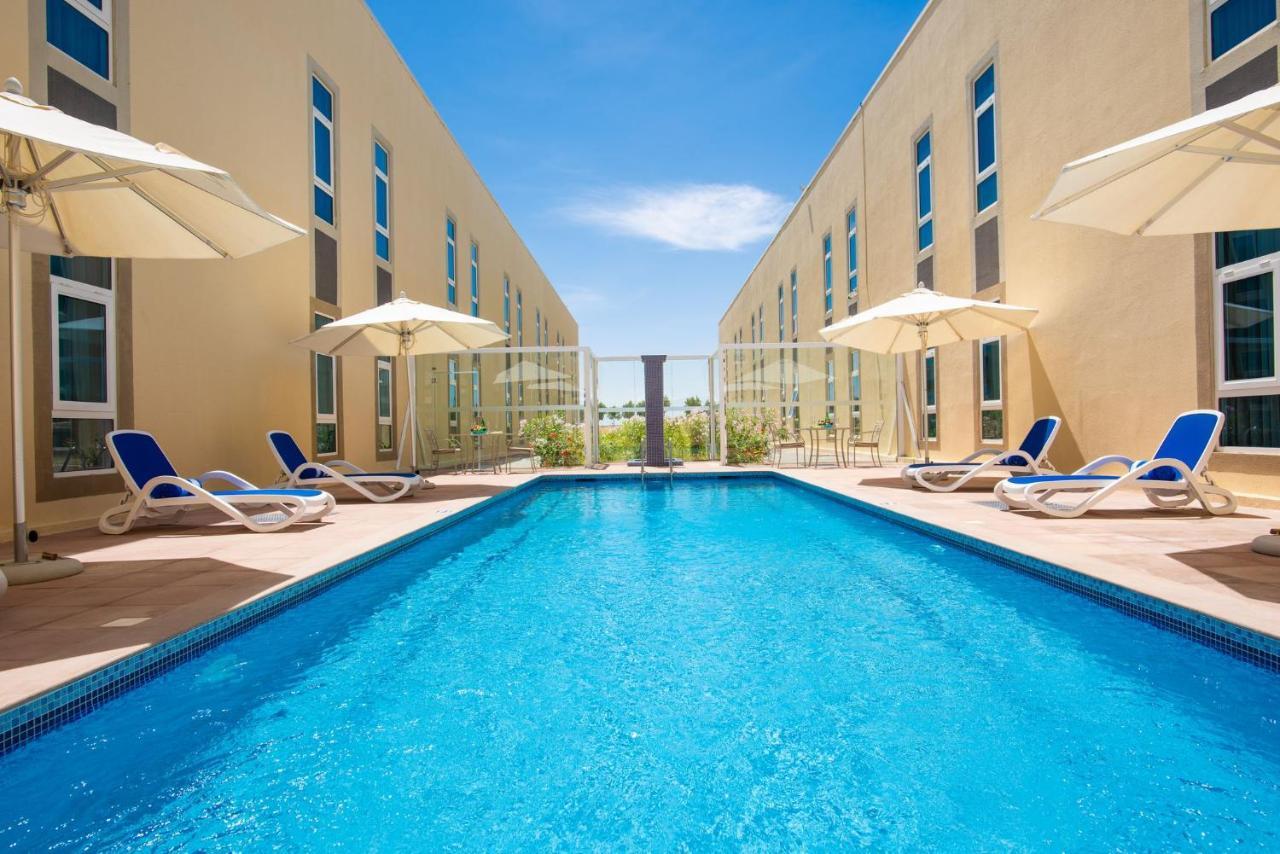 City Hotel דוקם מראה חיצוני תמונה